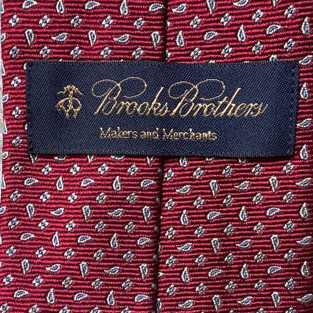 Brooks Brothers dark red and Blue Paisley Tie 100% silk fabric woven in England